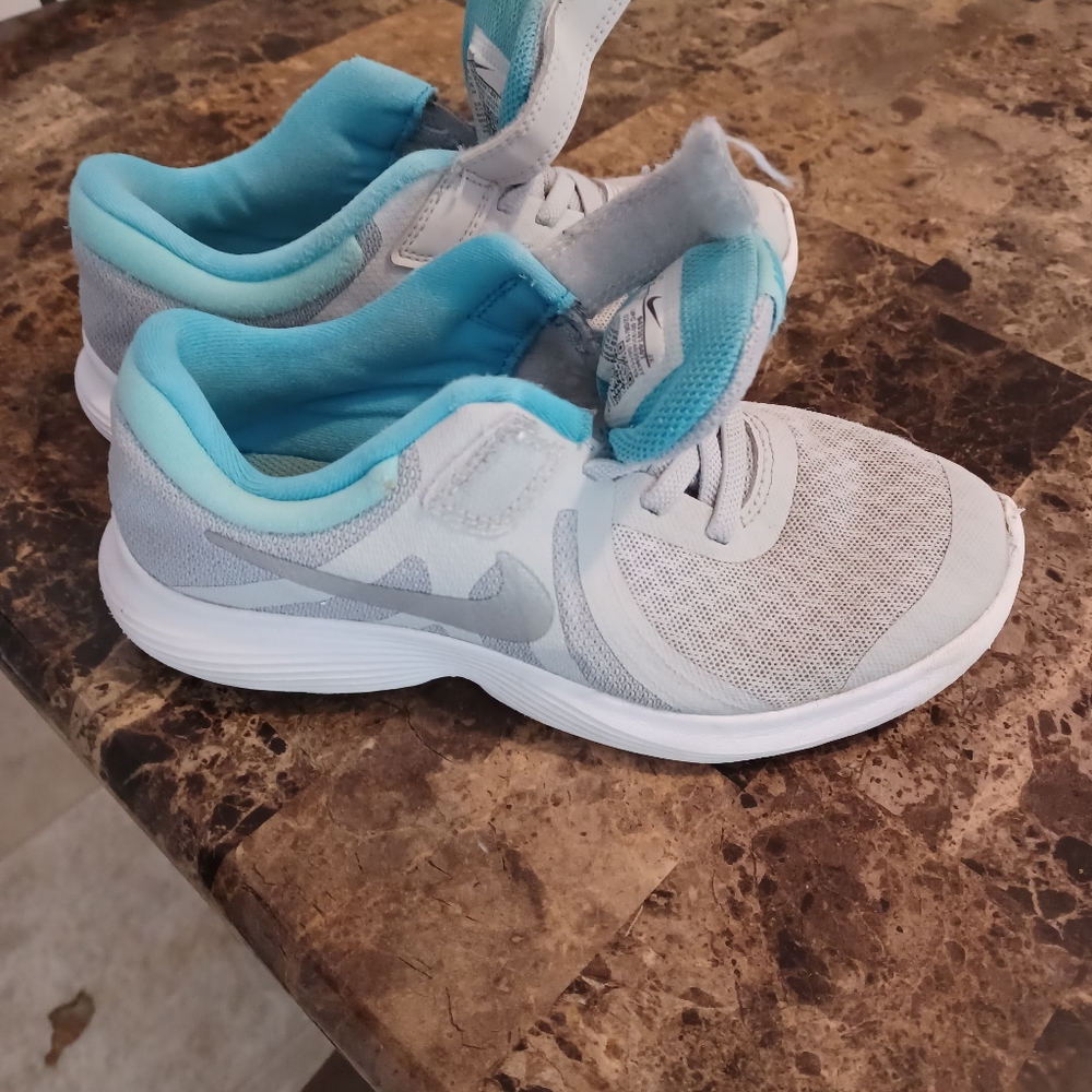 Size 1 kids nike shoes